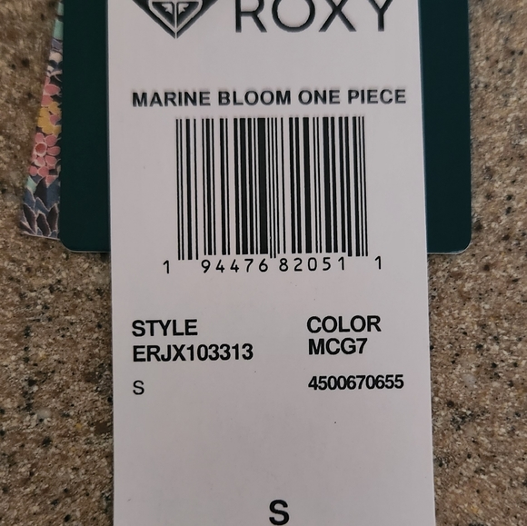 Brand new with tags Roxy 1 piece - Picture 4 of 4
